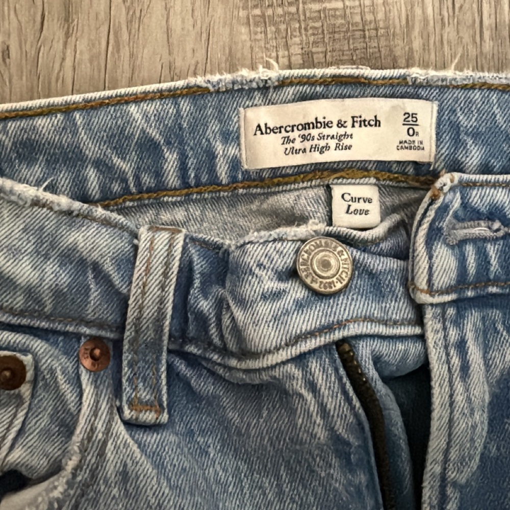 Abercrombie & Fitch 90’s Straight Ultra High Rise - Curve Love